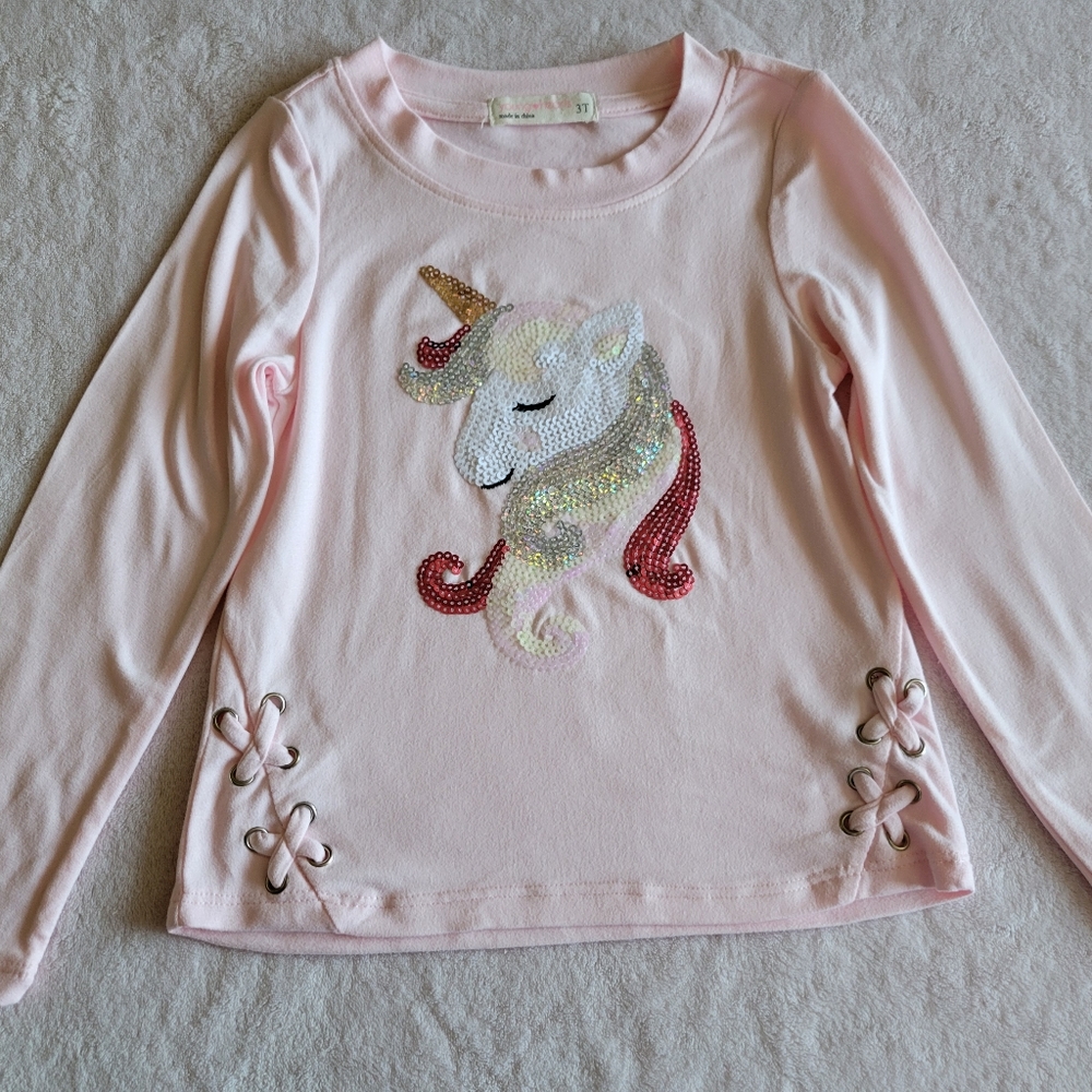 🎀 YOUNG HEARTS💕Pink T-shirt Size 3T Sequins Embroidered Unicorn